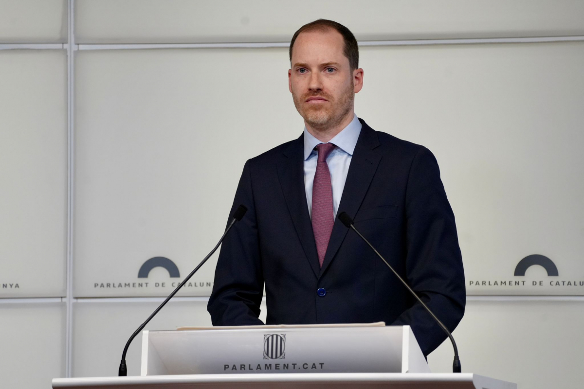 Juan Fernández: “Los presupuestos de Illa no apuestan por el crecimiento, sino que consolidan el control de la administración y la decadencia”